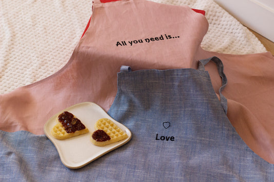 All you need is love... Ποδιά